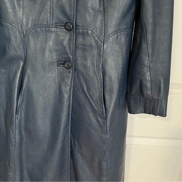 *VINTAGE C. 1970s NAVY BLUE LEATHER COAT - Picture 6 of 17